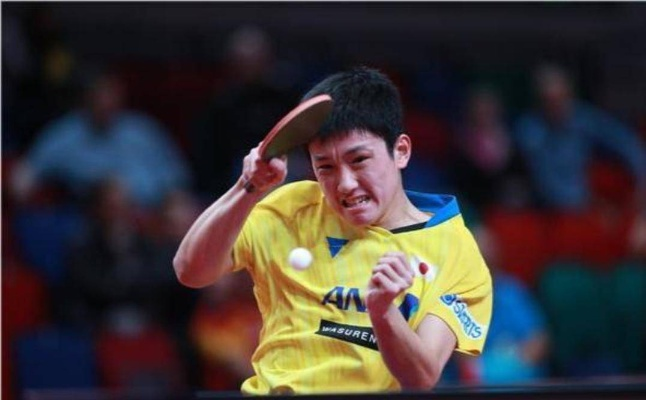 张本智和赛后教学引爆笑点！对手现场求教比心，场面欢乐值拉满