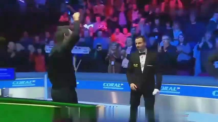 隔壁桌的掌声，一场高球拼杀的意外观众