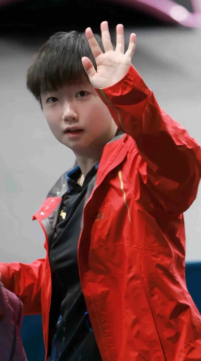 左手接球像初学者？孙颖莎训练笑翻全场，自己都绷不住！